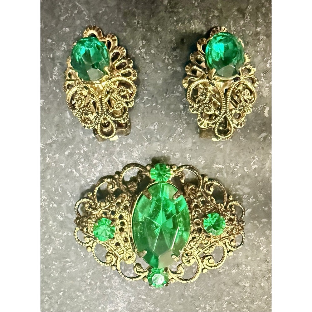 Vintage Emerald Green Rhinestone Brooch Clip Earrings Set Gold Tone Filigree